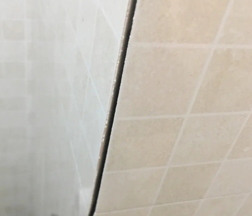 南陵瓷砖空鼓维修公司分享阳台瓷砖脱落的修复过程可以分为以下几个步骤