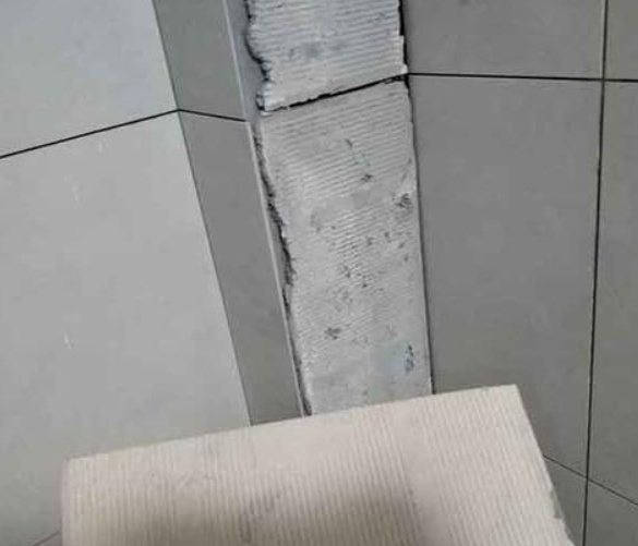 南陵瓷砖空鼓维修公司分享下厨房瓷砖脱落的补救措施。